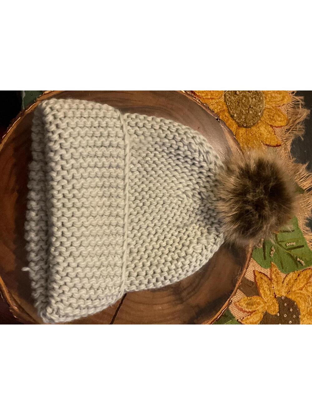Cozy Knit Beanie with Faux Fur Pom Pom - Light Gray